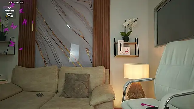 Snapshot of MilaCrave chatting on 10-11-25, 11:42 MilaCrave online show from 10-11-25, 11:42