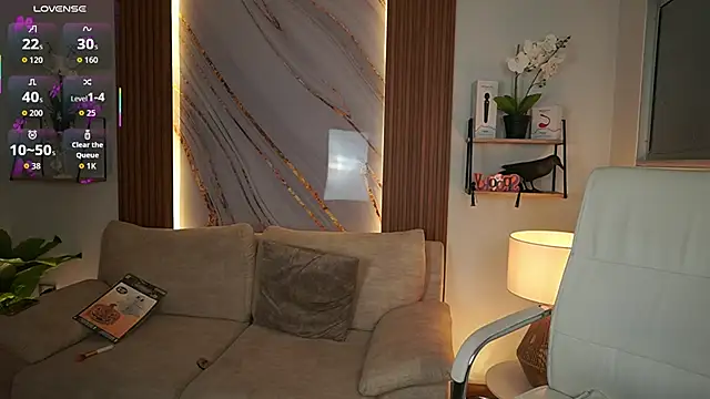 Snapshot of MilaCrave chatting on 10-15-25, 12:16 MilaCrave online show from 10-15-25, 12:16