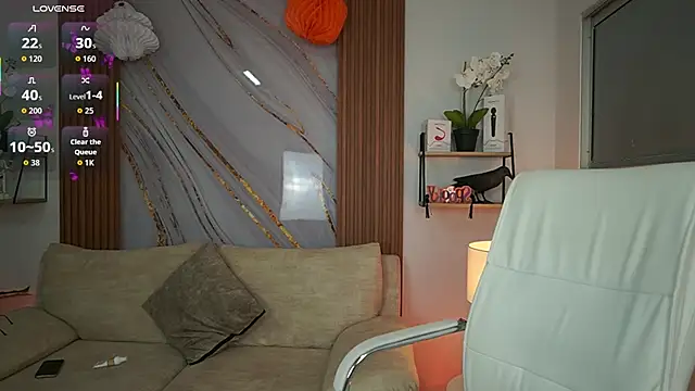 Snapshot of MilaCrave chatting on 10-16-25, 11:55 MilaCrave online show from 10-16-25, 11:55