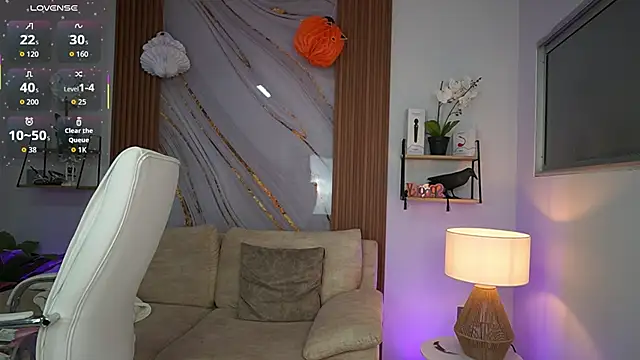 Snapshot of MilaCrave chatting on 10-31-25, 11:33 MilaCrave online show from 10-31-25, 11:33