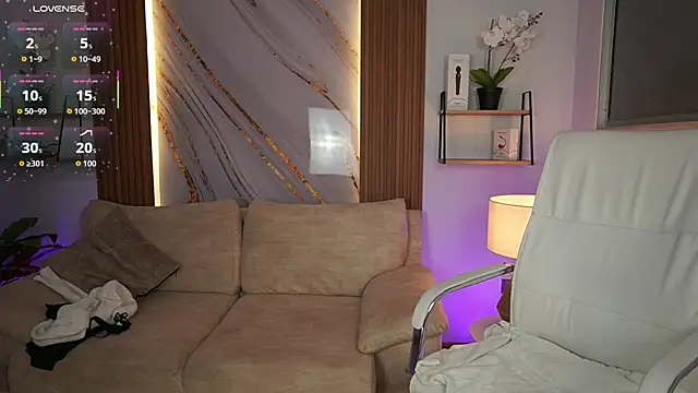 Snapshot of MilaCrave chatting on 11-06-25, 11:33 MilaCrave online show from 11-06-25, 11:33