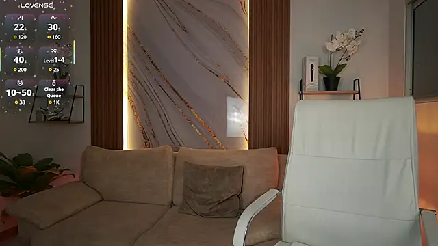 Snapshot of MilaCrave chatting on 11-07-25, 11:43 MilaCrave online show from 11-07-25, 11:43