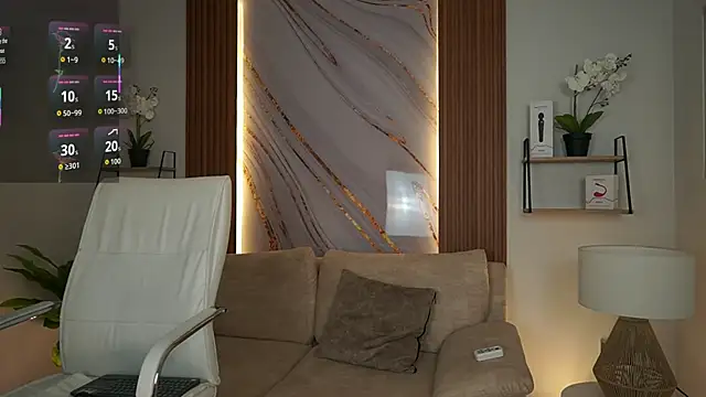 Snapshot of MilaCrave chatting on 11-08-25, 11:43 MilaCrave online show from 11-08-25, 11:43