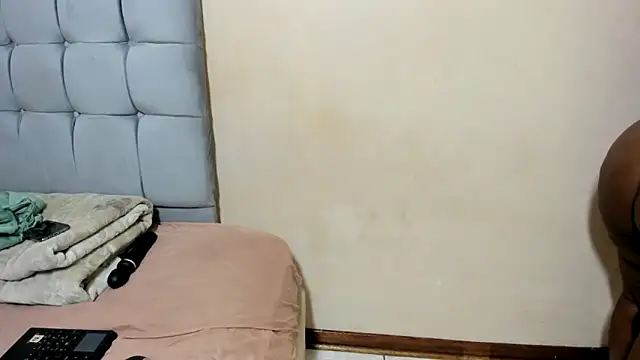 Snapshot of curveAss222 chatting on 09-20-25, 12:11 curveAss222 online show from 09-20-25, 12:11