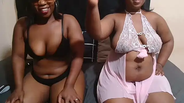 Snapshot of curveAss222 chatting on 10-29-25, 12:35 curveAss222 online show from 10-29-25, 12:35