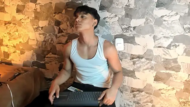 ZYZZ1312 online show from 04-01-26, 04:24