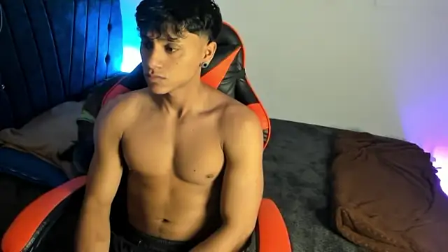 Snapshot of ZYZZ1312 chatting on 06-10-26, 03:18 ZYZZ1312 online show from 06-10-26, 03:18