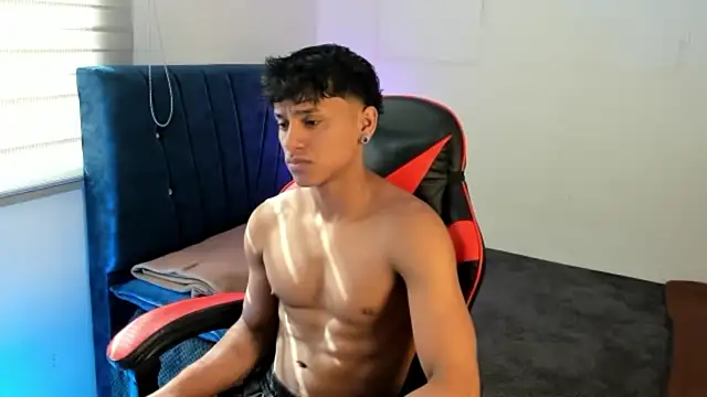 Snapshot of ZYZZ1312 chatting on 06-10-26, 07:24 ZYZZ1312 online show from 06-10-26, 07:24