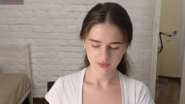 Olivia Farrell online show from 09-21-25, 12:51