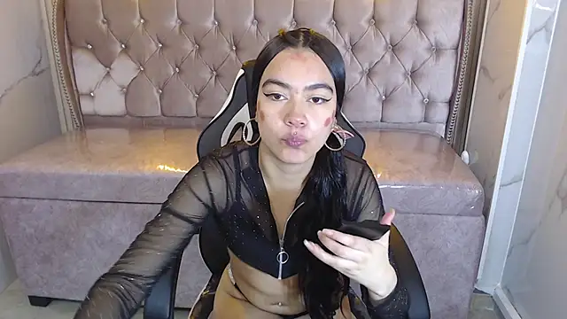 Snapshot of dania_b_ chatting on 10-17-25, 03:10 dania b online show from 10-17-25, 03:10