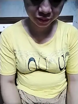 Snapshot of Mie_rose chatting on 04-24-26, 01:24 Mie rose online show from 04-24-26, 01:24