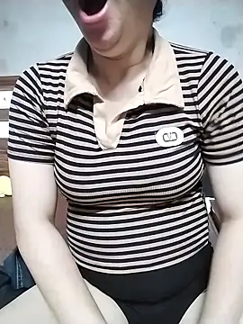 Snapshot of Mie_rose chatting on 05-02-26, 01:32 Mie rose online show from 05-02-26, 01:32