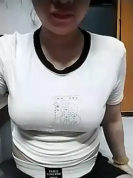 Snapshot of Mie_rose chatting on 05-16-26, 01:21 Mie rose online show from 05-16-26, 01:21
