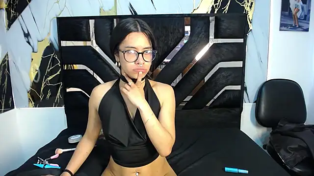 Snapshot of Miahotcs1 chatting on 02-09-26, 02:32 Miahotcs1 online show from 02-09-26, 02:32