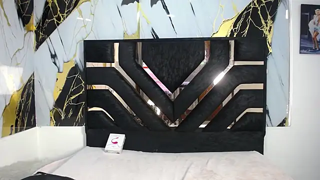 Snapshot of Miahotcs1 chatting on 02-11-26, 02:11 Miahotcs1 online show from 02-11-26, 02:11