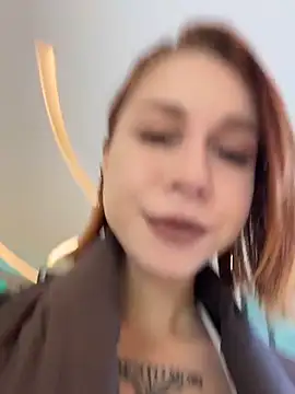 Snapshot of RosieSecret chatting on 12-17-25, 08:09 RosieSecret online show from 12-17-25, 08:09