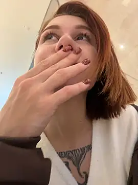 Snapshot of RosieSecret chatting on 12-21-25, 08:10 RosieSecret online show from 12-21-25, 08:10