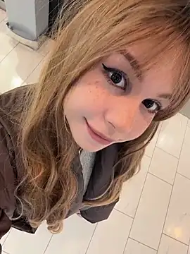 Snapshot of RosieSecret chatting on 02-21-26, 08:04 RosieSecret online show from 02-21-26, 08:04