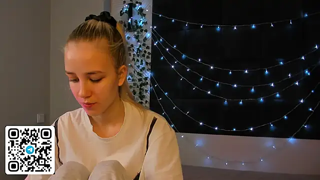 Snapshot of Anellyball chatting on 03-13-26, 09:27 Anellyball online show from 03-13-26, 09:27