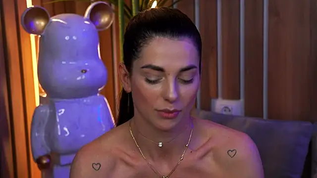 EllyLynn online show from 04-18-26, 07:07