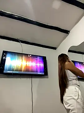 Sara-cooper2 online show from 10-28-25, 01:03