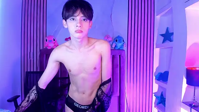 Snapshot of MathiasGreen_ chatting on 12-05-25, 03:04 MathiasGreen online show from 12-05-25, 03:04