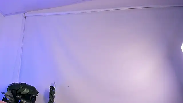 Snapshot of Nicolle_Evanss_ chatting on 09-10-25, 04:23 Nicolle Evanss online show from 09-10-25, 04:23