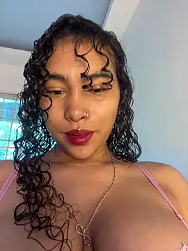 Snapshot of SophieD chatting on 05-22-26, 01:06 SophieD online show from 05-22-26, 01:06