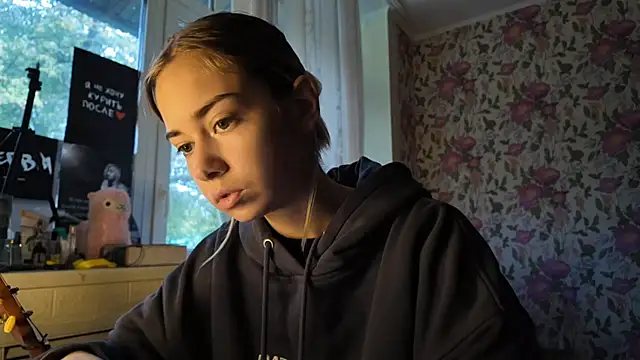 Snapshot of Witching_Moon chatting on 09-12-25, 08:03 Witching Moon online show from 09-12-25, 08:03