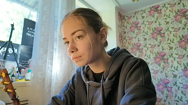 Snapshot of Witching_Moon chatting on 09-15-25, 07:41 Witching Moon online show from 09-15-25, 07:41