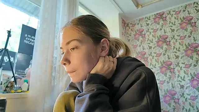 Snapshot of Witching_Moon chatting on 09-19-25, 07:54 Witching Moon online show from 09-19-25, 07:54