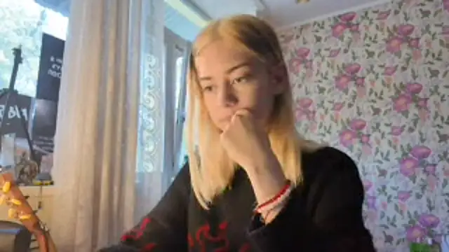 Snapshot of Witching_Moon chatting on 09-24-25, 07:23 Witching Moon online show from 09-24-25, 07:23