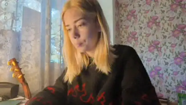 Snapshot of Witching_Moon chatting on 09-25-25, 07:23 Witching Moon online show from 09-25-25, 07:23