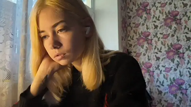 Snapshot of Witching_Moon chatting on 09-27-25, 07:57 Witching Moon online show from 09-27-25, 07:57