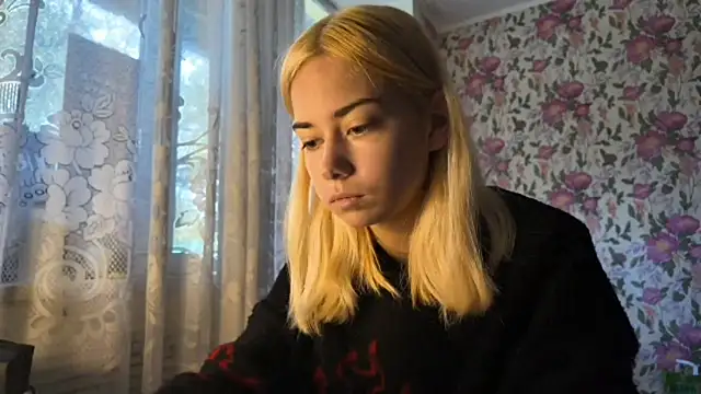 Snapshot of Witching_Moon chatting on 09-29-25, 06:18 Witching Moon online show from 09-29-25, 06:18