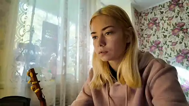 Snapshot of Witching_Moon chatting on 09-30-25, 07:02 Witching Moon online show from 09-30-25, 07:02