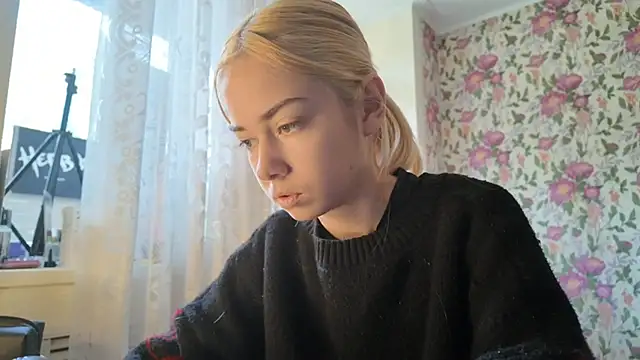 Snapshot of Witching_Moon chatting on 10-03-25, 08:11 Witching Moon online show from 10-03-25, 08:11