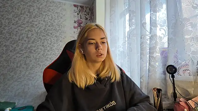 Snapshot of Witching_Moon chatting on 10-08-25, 07:28 Witching Moon online show from 10-08-25, 07:28