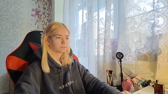 Snapshot of Witching_Moon chatting on 10-09-25, 07:17 Witching Moon online show from 10-09-25, 07:17