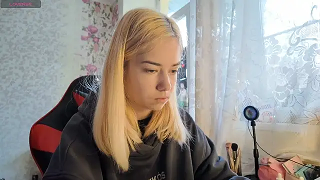 Snapshot of Witching_Moon chatting on 10-11-25, 07:18 Witching Moon online show from 10-11-25, 07:18