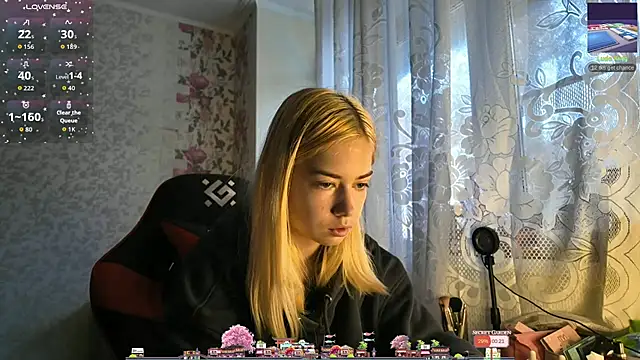 Snapshot of Witching_Moon chatting on 10-13-25, 08:36 Witching Moon online show from 10-13-25, 08:36