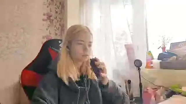 Snapshot of Witching_Moon chatting on 10-14-25, 07:31 Witching Moon online show from 10-14-25, 07:31