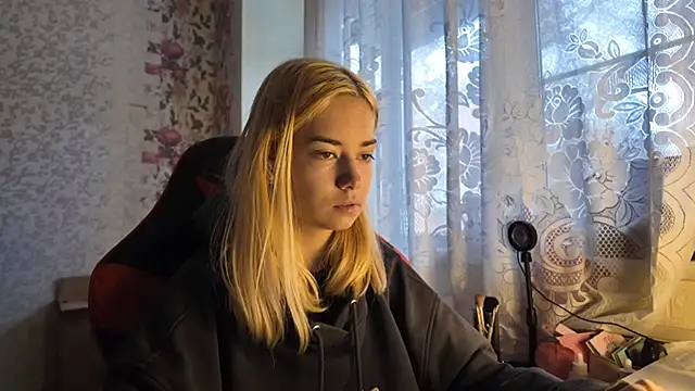 Snapshot of Witching_Moon chatting on 10-15-25, 07:30 Witching Moon online show from 10-15-25, 07:30