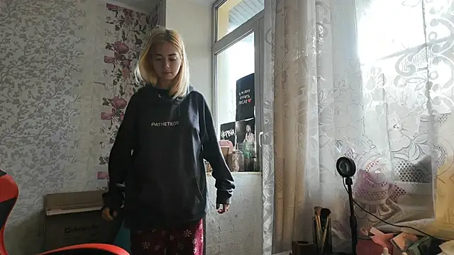 Snapshot of Witching_Moon chatting on 10-16-25, 07:31 Witching Moon online show from 10-16-25, 07:31