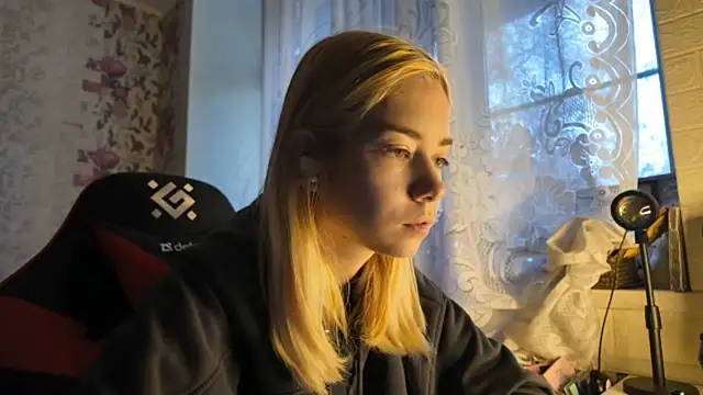 Snapshot of Witching_Moon chatting on 10-21-25, 07:31 Witching Moon online show from 10-21-25, 07:31