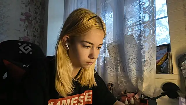 Snapshot of Witching_Moon chatting on 10-24-25, 07:16 Witching Moon online show from 10-24-25, 07:16