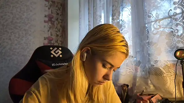 Snapshot of Witching_Moon chatting on 10-29-25, 07:54 Witching Moon online show from 10-29-25, 07:54