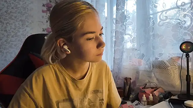 Snapshot of Witching_Moon chatting on 10-30-25, 07:32 Witching Moon online show from 10-30-25, 07:32