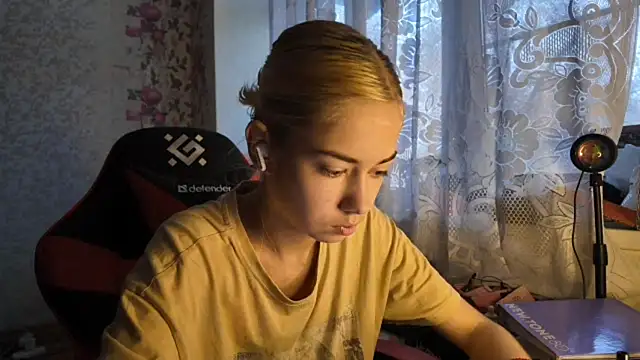 Snapshot of Witching_Moon chatting on 11-01-25, 08:38 Witching Moon online show from 11-01-25, 08:38