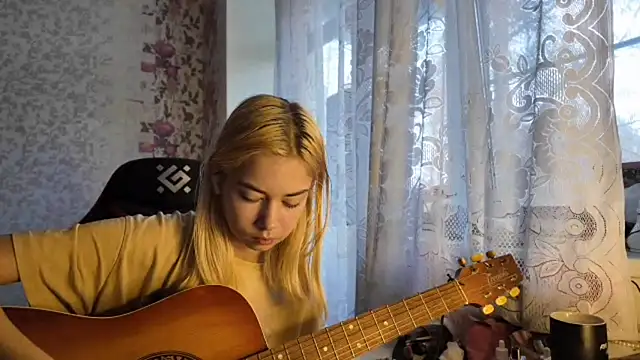 Snapshot of Witching_Moon chatting on 11-03-25, 07:20 Witching Moon online show from 11-03-25, 07:20